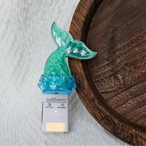 Disneys Ariel Wallflower Plug - Retired Design